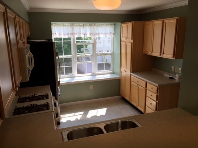 Kitchen and updated appliances - 2680 Hartford Ave
