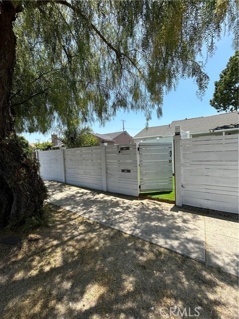 Building Photo - 12008 Roscoe Blvd