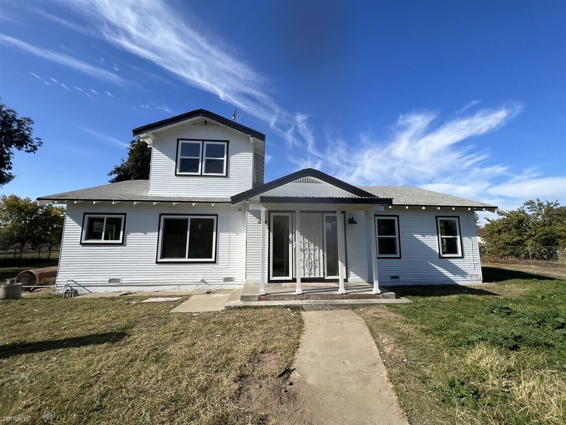 Primary Photo - 4 br, 2 bath House - 6345 East Kings Canyo...