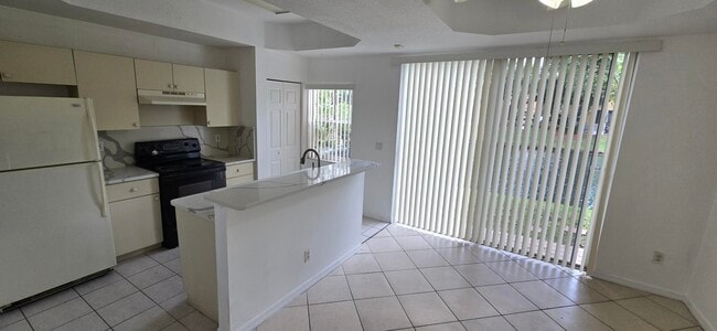 Foto del edificio - 4942 Leeward Ln