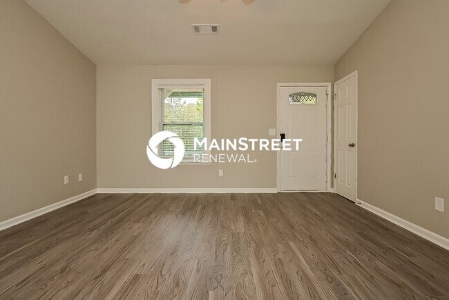 Building Photo - 3 Bedroom Pet-Friendly Home in Riverdale, ...