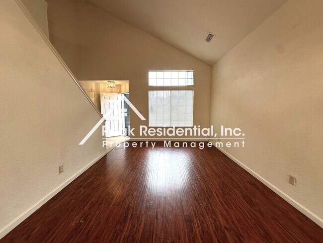 Foto del edificio - Spacious 4 bd/2.5ba Sacramento Home with 2...