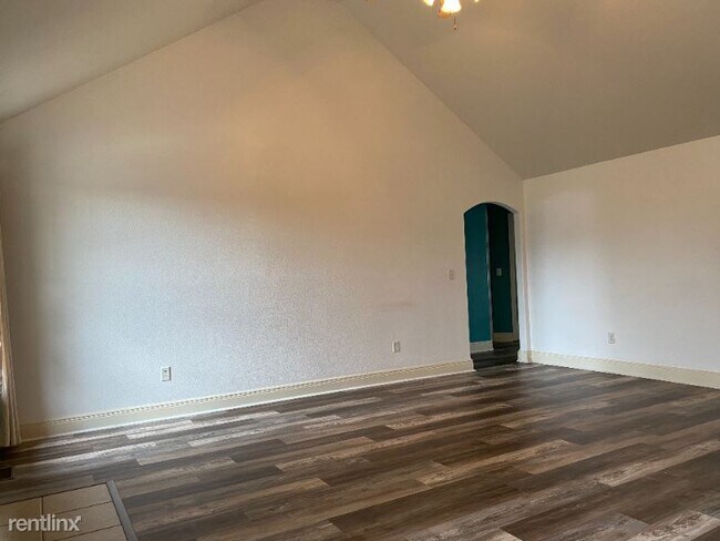Building Photo - 3 br, 2 bath House - 3168 W Melbourne St