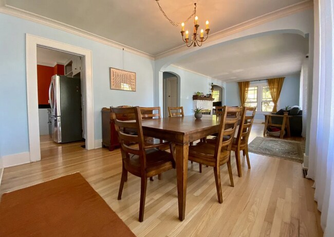 Building Photo - Beautiful Updated 4 bed/1.5 bath home in S...