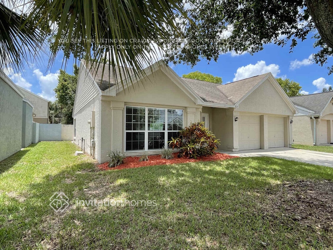 Primary Photo - 829 W Charing Cross Cir