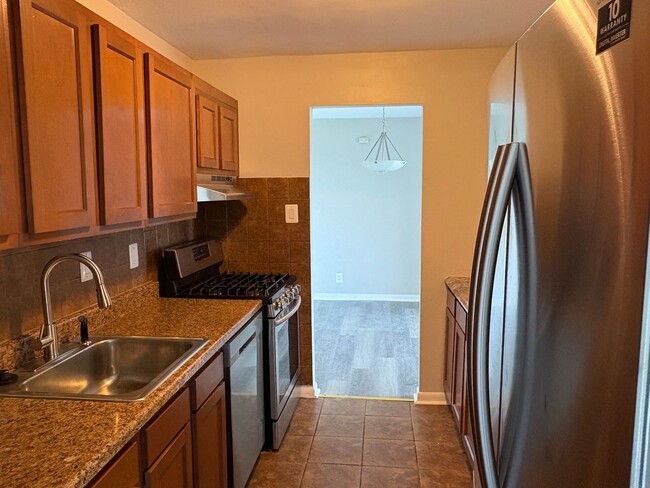 Foto del edificio - NEWLY AVAILABLE - RENOVATED 3 BR UNIT IN T...