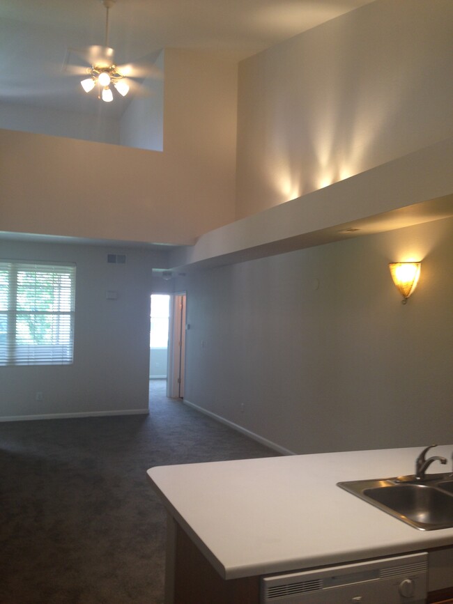 Living Room - Ceiling fan, vaulted ceiling, skylight - 2840 W Centennial Dr