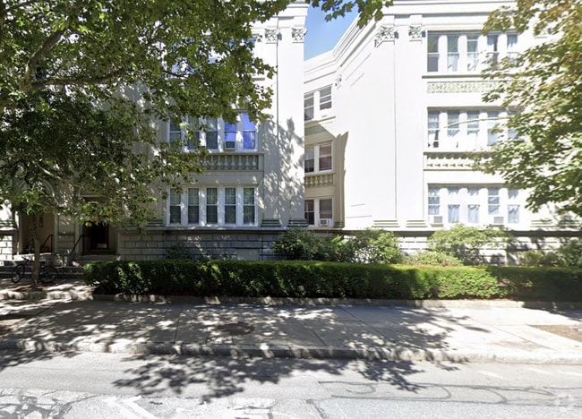Building Photo - 324 Saint Paul St