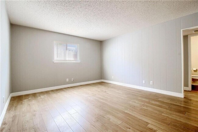 Foto del edificio - Charming 2 Bedroom, 1 Bath Condo in Prime ...