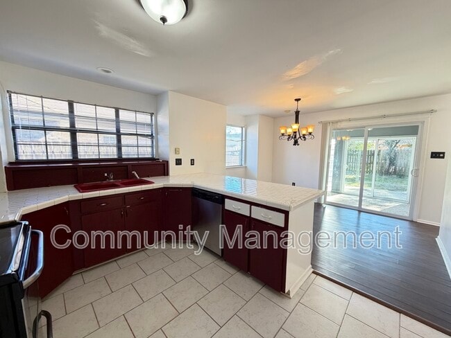 Foto del edificio - 533 Hadley Dr