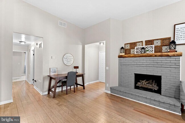 Foto del edificio - 862 Carrier Dr