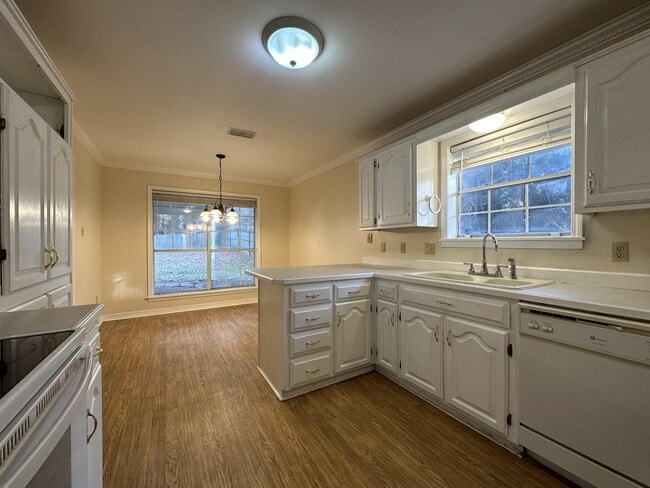 Foto del edificio - 5900 Larry Dr