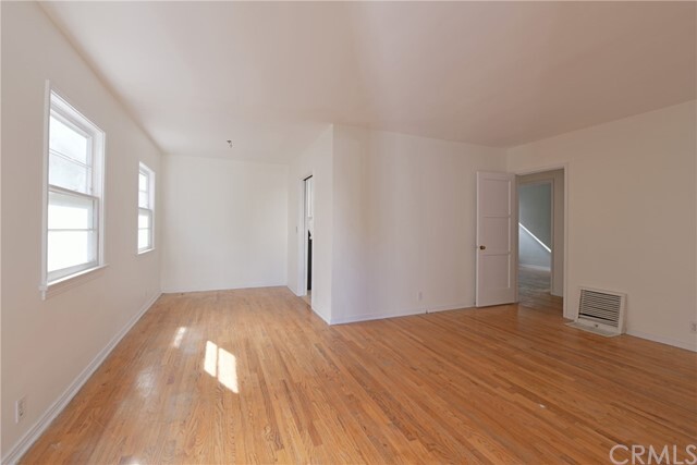 Building Photo - 1435 S Bentley Ave