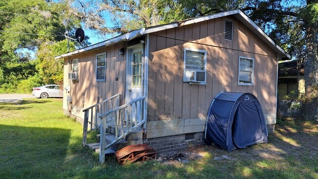 Building Photo - 126 Lewis St