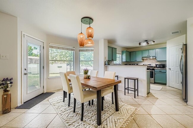 Building Photo - 2003 Erika Cove