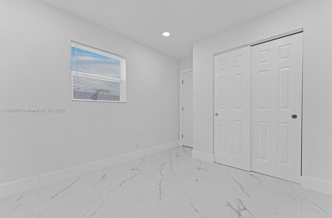 Building Photo - 3837 NE 16th Ter