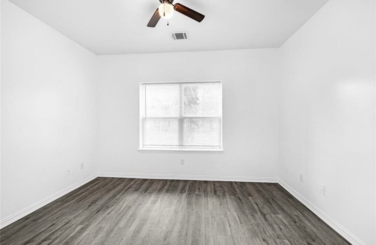 Foto principal - 6122 W Mt Houston Rd