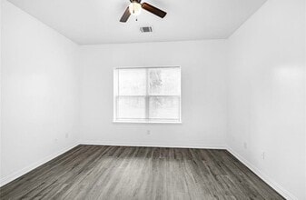 Building Photo - 6122 W Mt Houston Rd