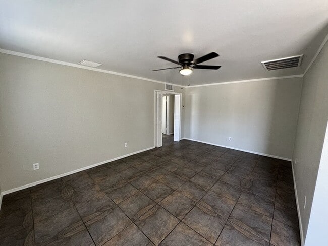 Photo - 5 Bedroom Near GCU House