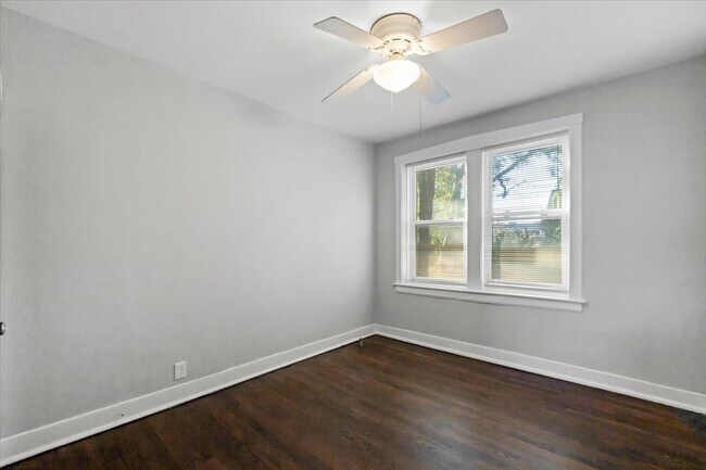 Foto del edificio - 2520 W Belle Plaine Ave