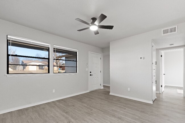 Foto del edificio - 1304 Pinewood Ct