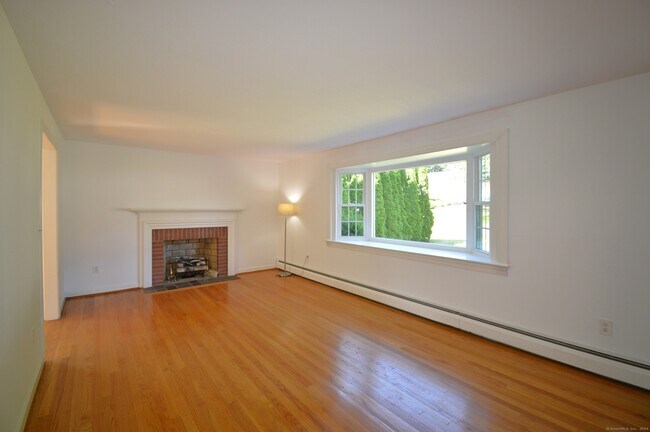 Foto del edificio - 18 Overbrook Rd