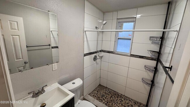 Foto del edificio - 1245 W 30th St