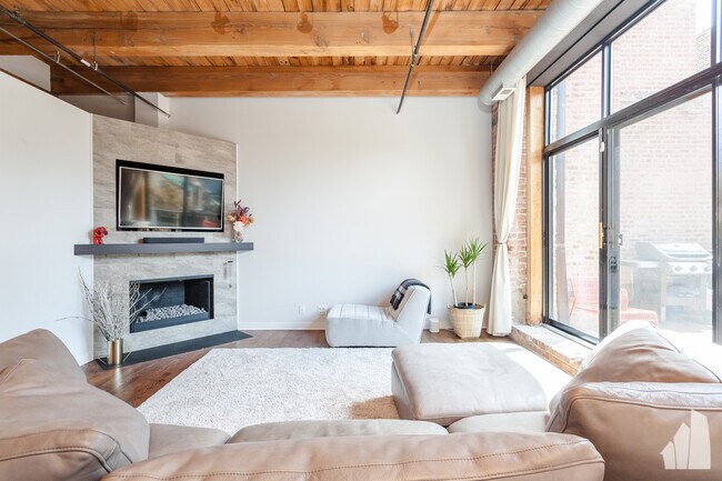 Building Photo - 1750 N Wolcott Ave