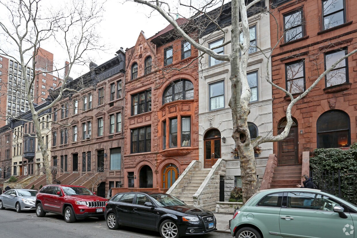 Building Photo - 157 W 88 St
