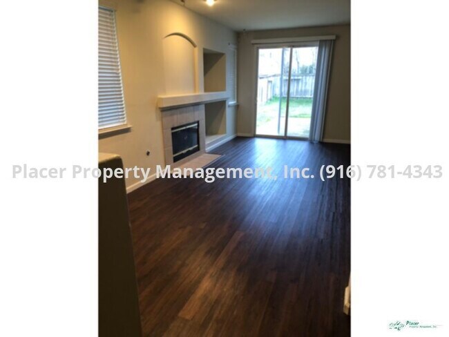 Building Photo - Nice 4 Bdrm Single Story w/Fireplace