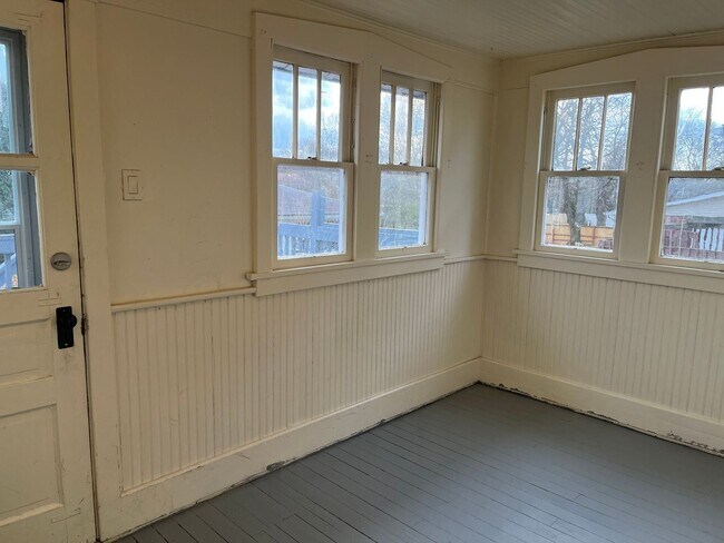 Building Photo - 2 br, 1 bath House - 1615 Roemer Blvd