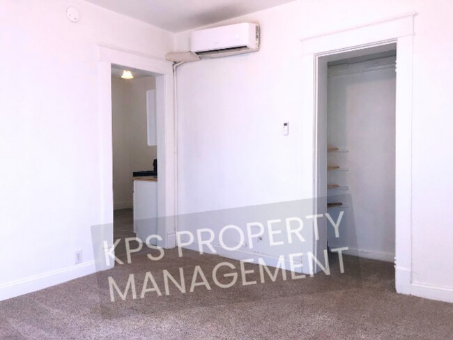 Building Photo - 665 S Kansas St