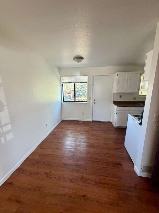 Foto del edificio - Don't Miss This 3 Bedroom Home Located In A Charming Aurora Neighborhood!