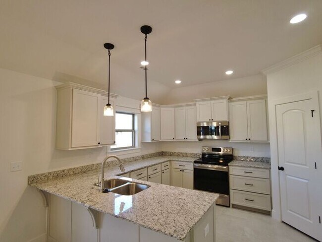 Building Photo - Siloam Springs- Single-Family Home- Beauti...