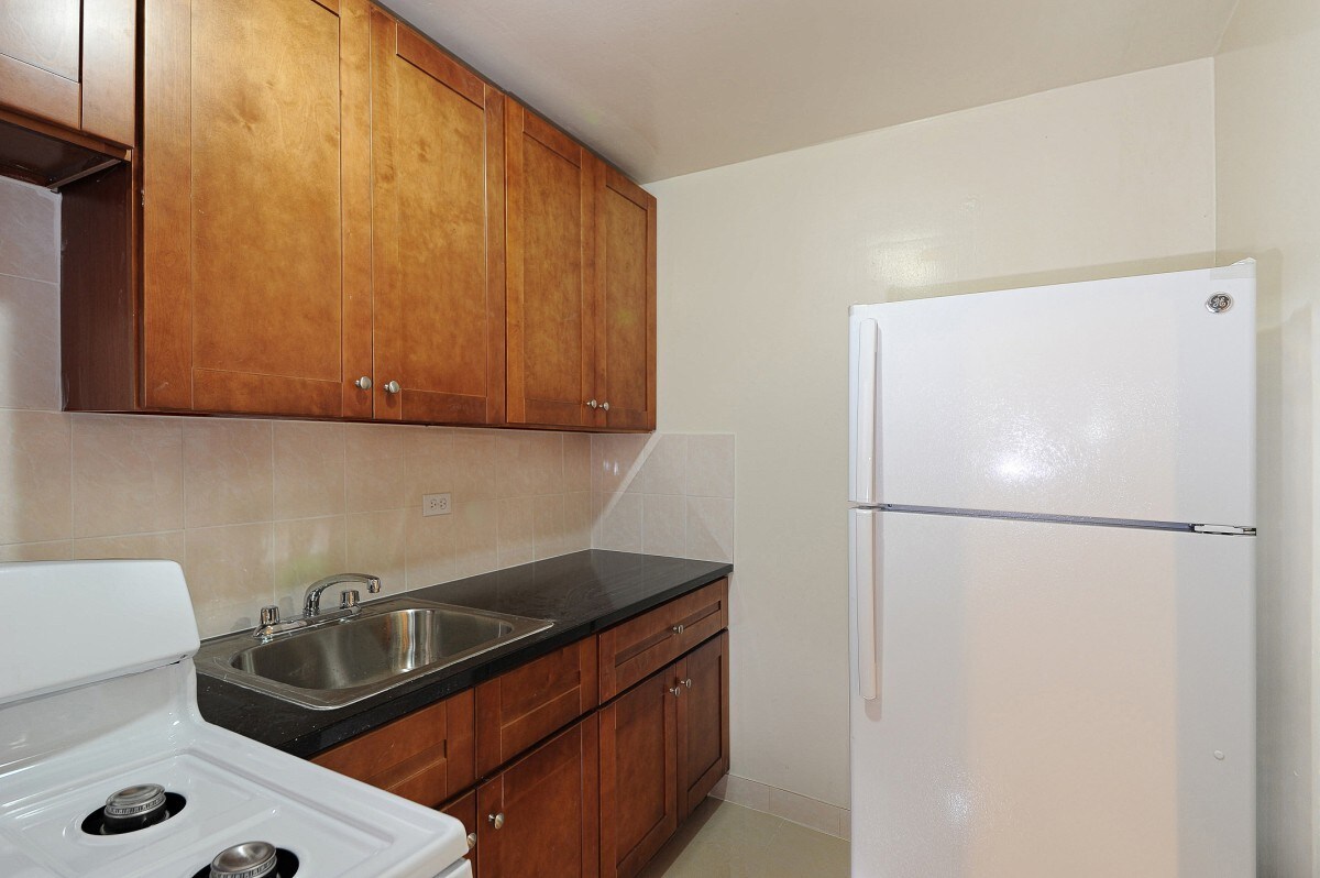Foto principal - 216-10 77th Ave