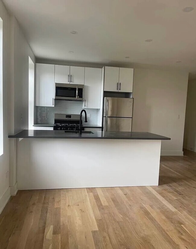 Foto del edificio - 3286 33rd St - C5