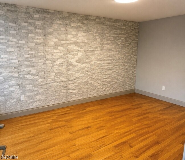 Foto del edificio - 1411 Hussa St