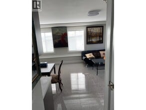 Building Photo - 3254 E 6th Ave