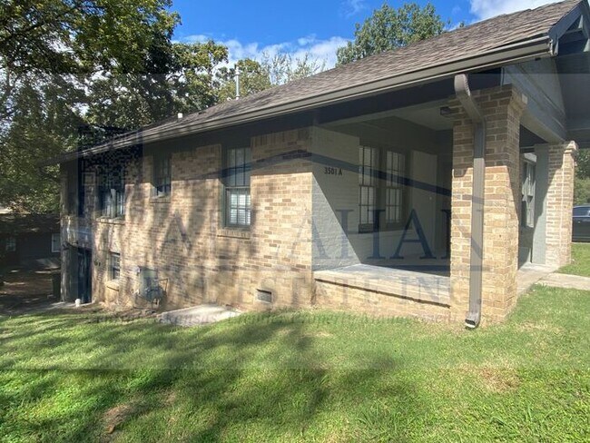 Foto del edificio - Hillcrest 2 Bedroom Bungalow
