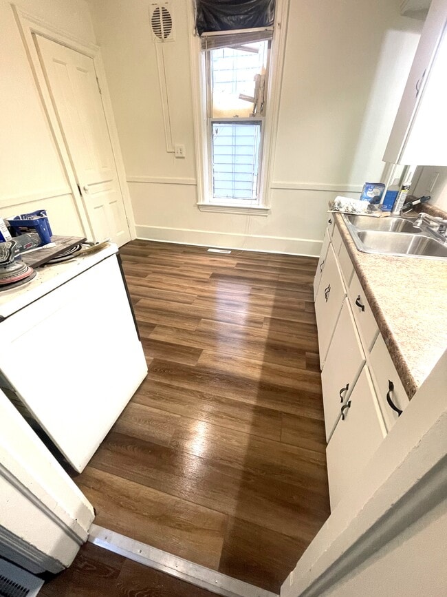 Foto del edificio - 617 E 6th St