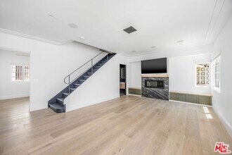 Building Photo - 107 Flores St