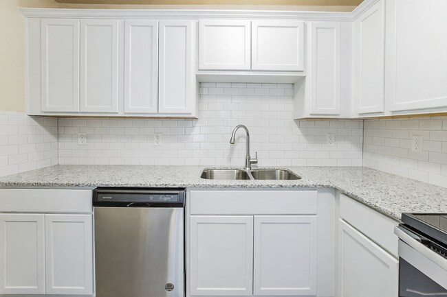 Foto del edificio - AVAILABLE NOW ; APPLY TODAY ON OUR WEBSITE; 1 MONTH FREE