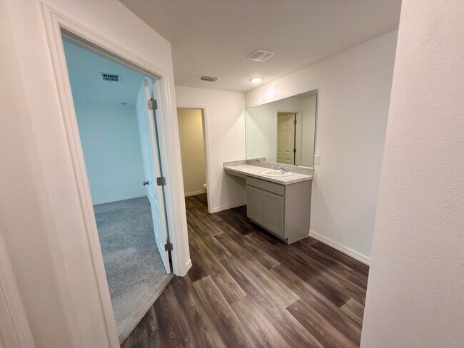 Foto del edificio - 6446 NW Polly Ct