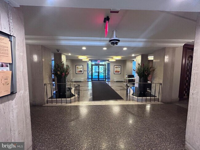 Foto del edificio - 1111 University Blvd W