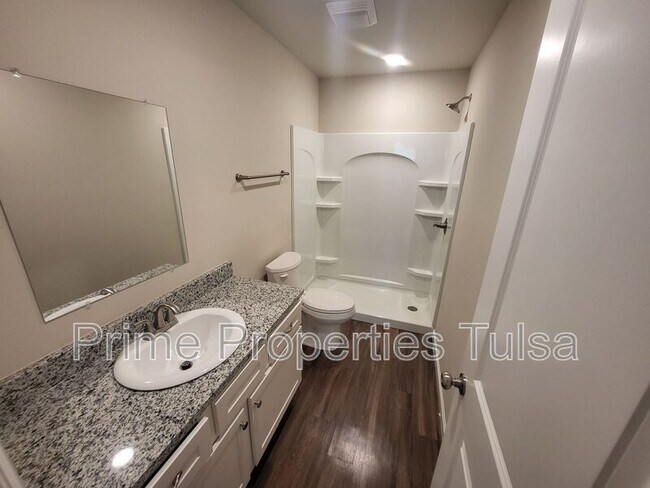 Building Photo - 1511 Rosewood Dr