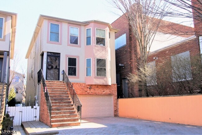 Building Photo - 7106 5th Ave