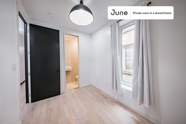 Building Photo - Room in Shared 4 bed/4 bath home