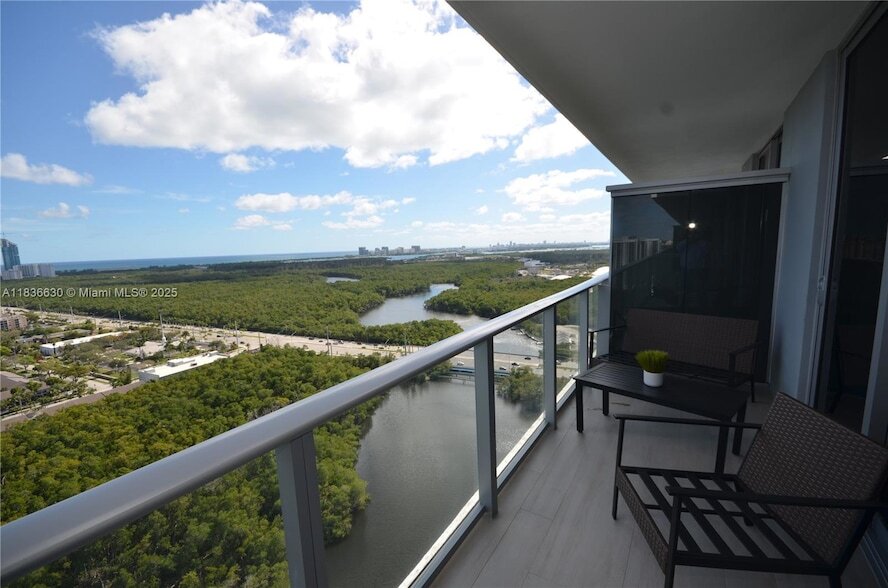 Primary Photo - 16385 Biscayne Blvd