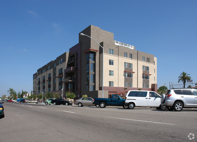 Foto del edificio - City Heights Senior Apartments