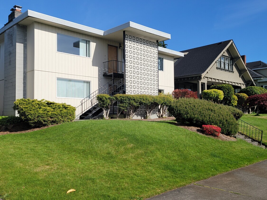 2111 Colby Ave Unit 2, Everett, WA 98201 2111 Colby Ave Everett, WA